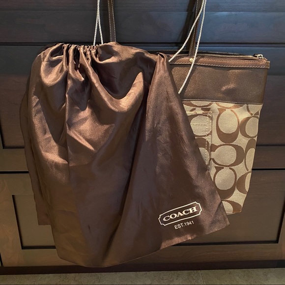 Authentic Signature Coach Tote Purse - Picture 2 of 9